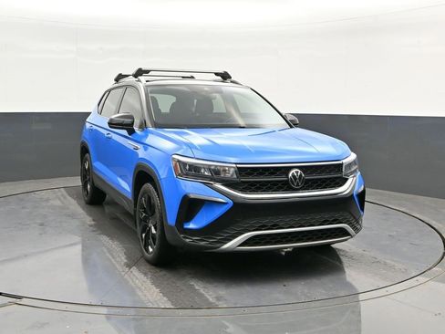 Used 2024 Volkswagen Taos SE w/ Panoramic Sunroof Package image 22