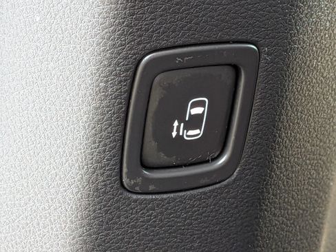 Used 2024 Kia Carnival LX FWD image 30