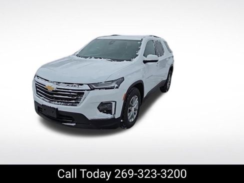 Certified 2023 Chevrolet Traverse LT w/ Rear Camera Mirror Package image 2