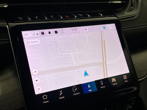 Used 2023 Jeep Grand Cherokee Limited w/ Luxury Tech Group II image 13