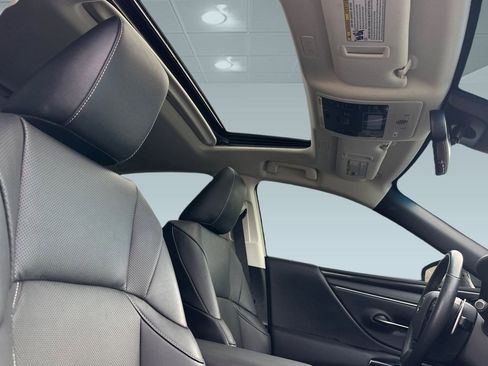 Certified 2025 Lexus ES 350 image 30