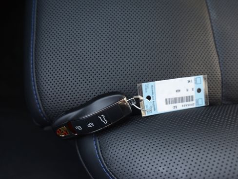 Certified 2025 Porsche Macan S image 23