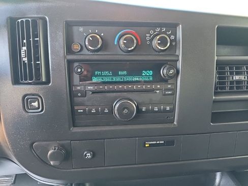 Used 2009 GMC Savana 1500 Passenger w/ LT Preferred Equipment Group image 16