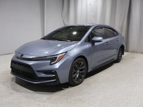 Used 2024 Toyota Corolla SE w/ SE Premium Package FWD image 5