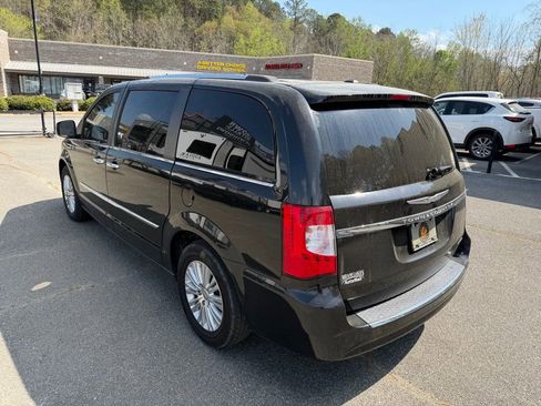 Used 2013 Chrysler Town & Country Limited w/ Luxury Group image 6