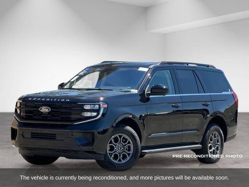 Used 2025 Ford Expedition Active AWD/4WD image 2