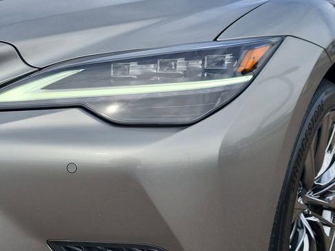 Used 2023 Lexus LS 500 w/ Accessory Package (Z2) image 8