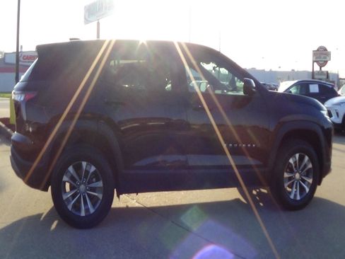 Used 2025 Chevrolet Equinox LT image 4