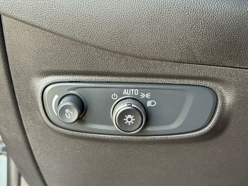Used 2024 Chevrolet Equinox LT FWD image 19