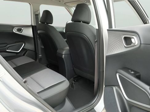 Used 2025 Kia Soul LX FWD image 20