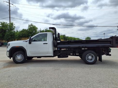New 2026 GMC Sierra 3500 Pro w/ Convenience Package RWD image 26
