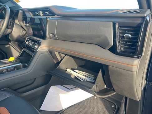 Used 2024 GMC Sierra 2500 AT4 w/ AT4 Premium Plus Package image 37