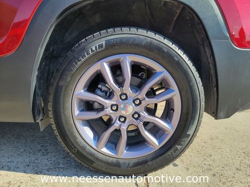 Used 2024 GMC Terrain SLT w/ Infotainment Package II image 32