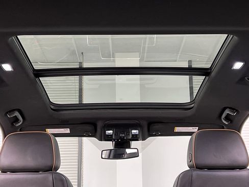 Used 2022 GMC Yukon XL AT4 AWD/4WD image 41