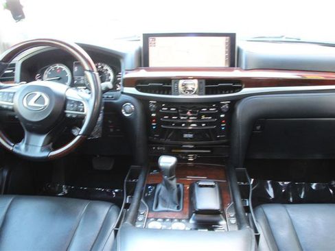 Used 2017 Lexus LX 570 4WD image 26