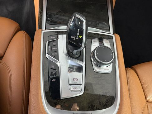 Used 2018 BMW 750i xDrive AWD/4WD image 17