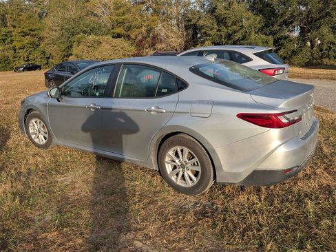 Used 2025 Toyota Camry LE image 4