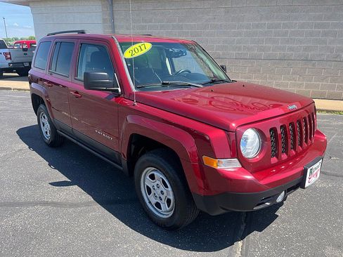 Used 2017 Jeep Patriot Sport w/ Power Value Group FWD image 2
