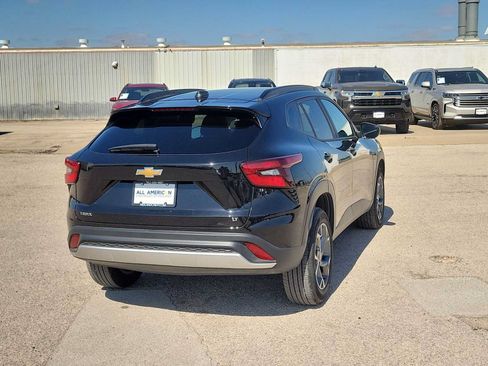Used 2025 Chevrolet Trax LT w/ LT Convenience Package FWD image 8