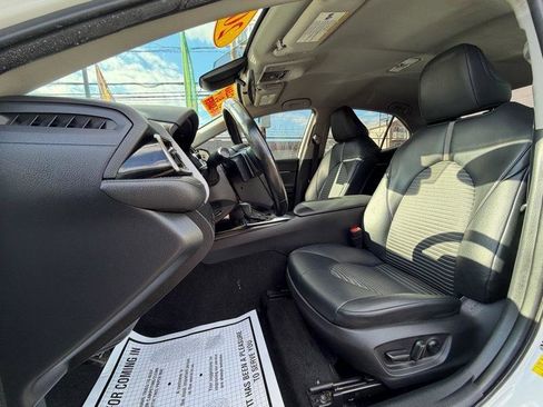 Used 2020 Toyota Camry SE image 11