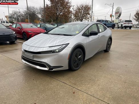 New 2026 Toyota Prius SE image 1