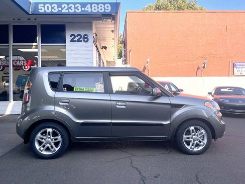 Used 2010 Kia Soul + w/ Audio Pkg FWD image 12