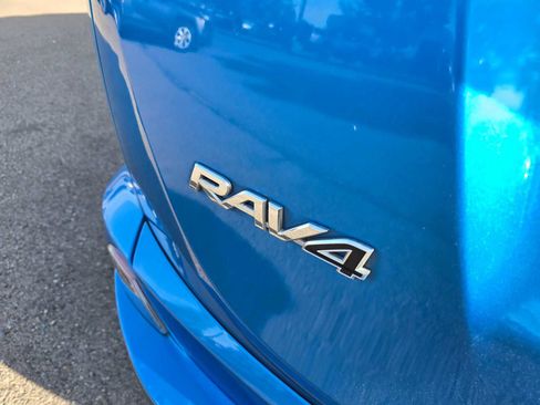 Certified 2017 Toyota RAV4 LE AWD/4WD image 16