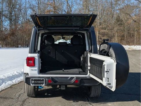 Used 2023 Jeep Wrangler Sahara w/ Cold Weather Group image 11