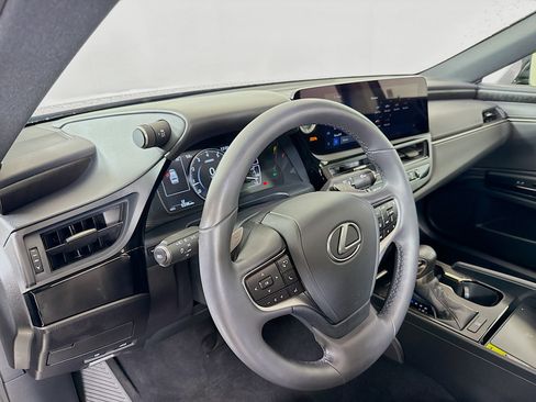 Used 2025 Lexus ES 350 w/ Premium Package image 9