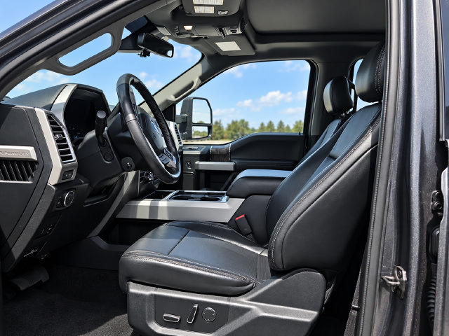 Used 2017 Ford F250 Lariat w/ Lariat Ultimate Package AWD/4WD image 4