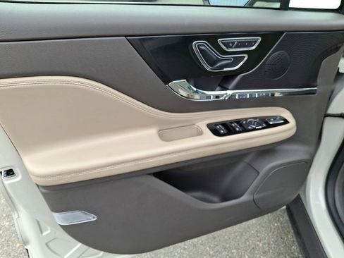 Used 2023 Lincoln Corsair Reserve w/ Equipment Group 201A image 12