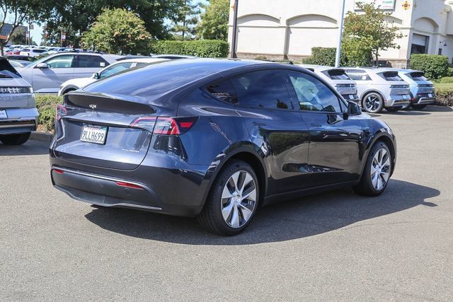 Used 2024 Tesla Model Y Long Range AWD/4WD image 5