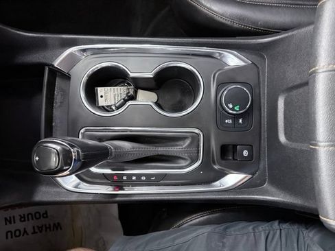 Used 2020 Chevrolet Traverse RS FWD image 27