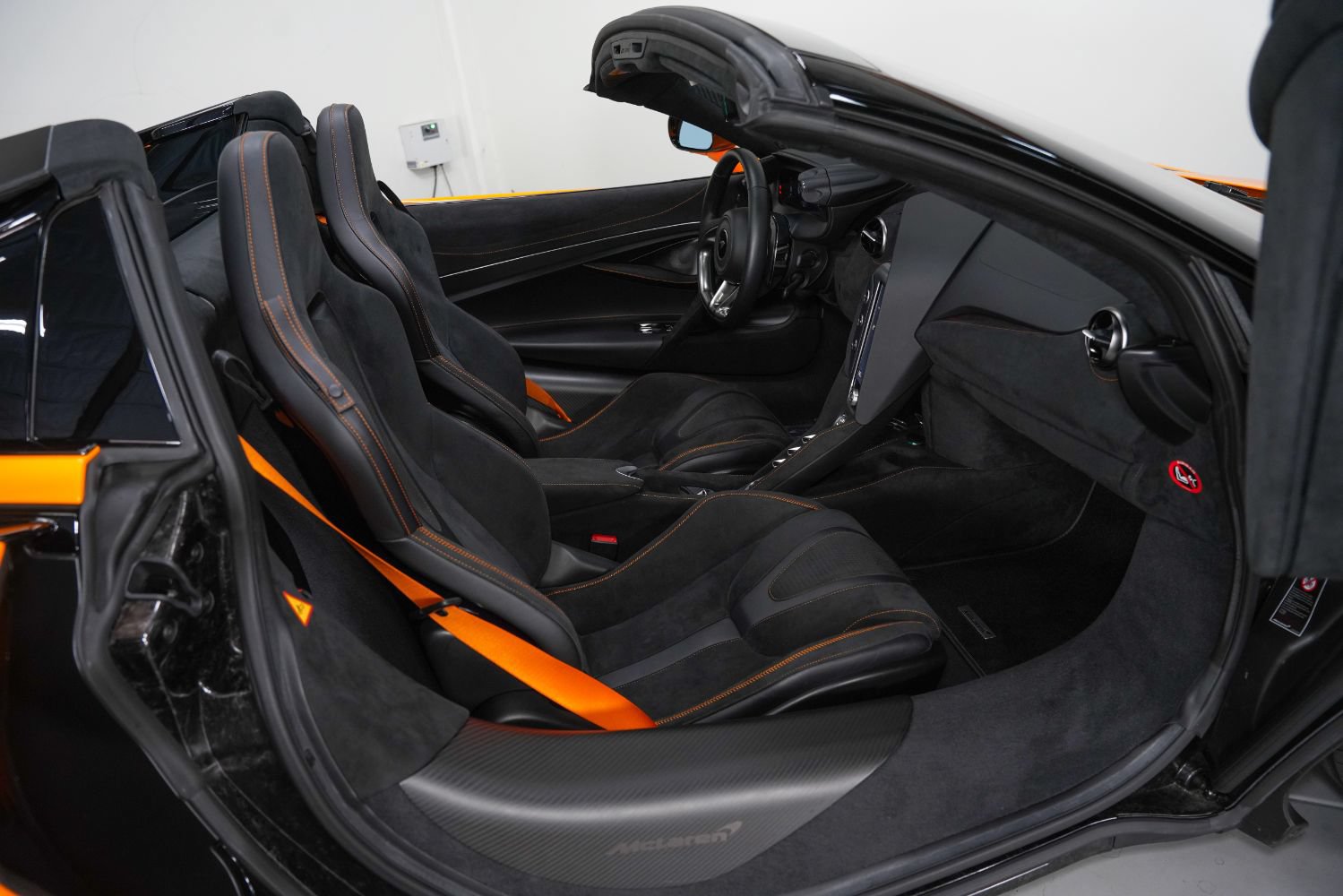 Used 2024 McLaren 750S Spider RWD image 2