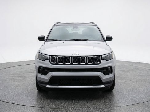 Used 2025 Jeep Compass Limited AWD/4WD image 2