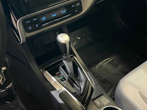 Used 2017 Toyota Corolla LE image 22