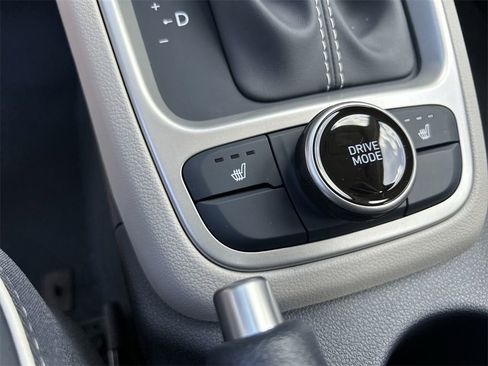 New 2025 Hyundai Venue Limited image 8