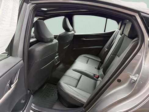 Used 2025 Toyota Camry XSE AWD/4WD image 5