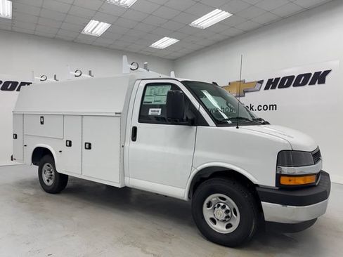 New 2026 Chevrolet Express 3500 w/ Power Convenience Package RWD image 3