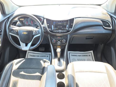 Used 2019 Chevrolet Trax LT w/ LT Convenience Package FWD image 19