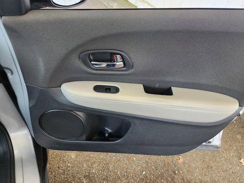 Used 2021 Honda HR-V LX image 13