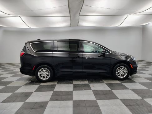 New 2026 Chrysler Pacifica Select FWD image 10