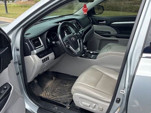 Used 2018 Toyota Highlander XLE image 5