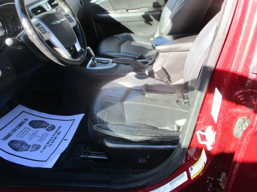 Used 2013 Chrysler 200 Limited FWD image 10