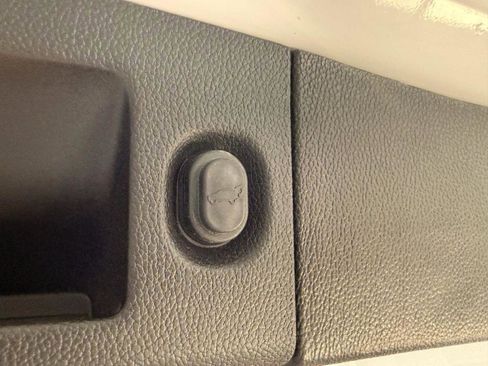 Used 2019 Chevrolet Suburban Premier AWD/4WD image 39