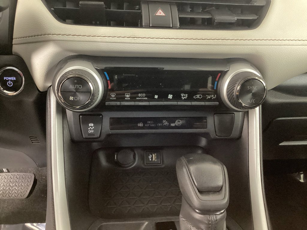 Used 2024 Toyota RAV4 XLE AWD/4WD image 19