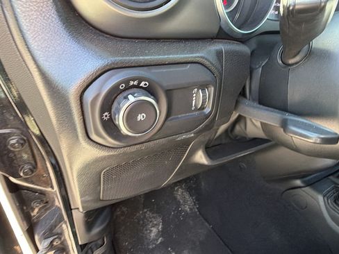 Used 2023 Jeep Wrangler Unlimited Sport AWD/4WD image 25