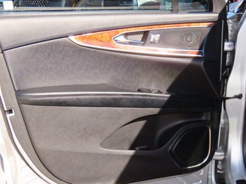 Used 2018 Lincoln MKX Reserve image 23