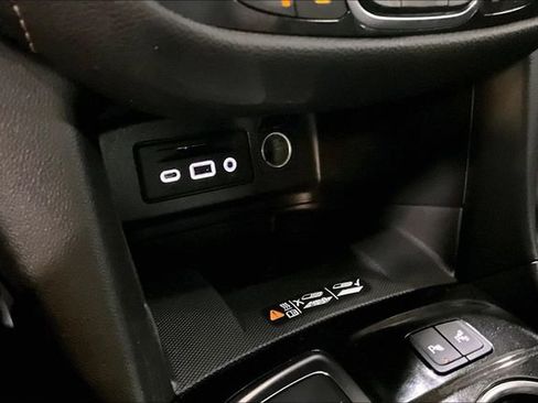 Certified 2024 Chevrolet Equinox Premier image 24