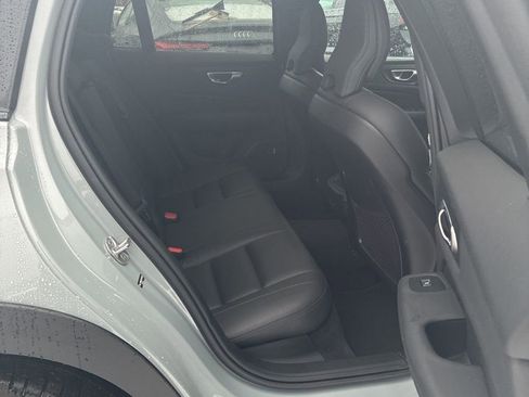 Used 2025 Volvo V60 B5 Cross Country Plus image 17
